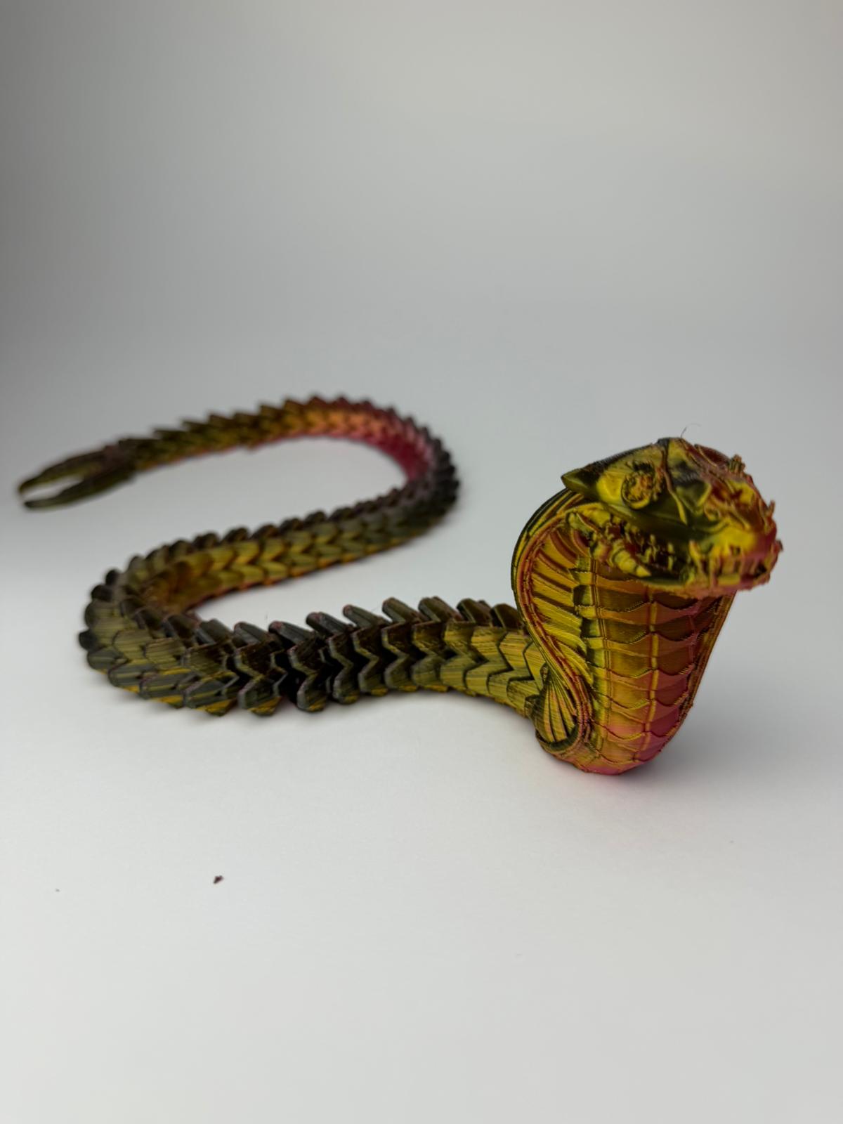 Ruchoma figurka 3D Kobra 57cm